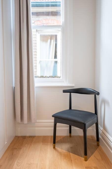 Cosy Federation Kirribilli 2 Bedroom #2 Apartment *